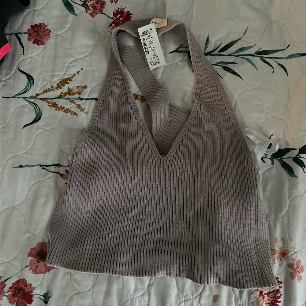 Cute crop top. Never worn before🌸 super cute for summer !